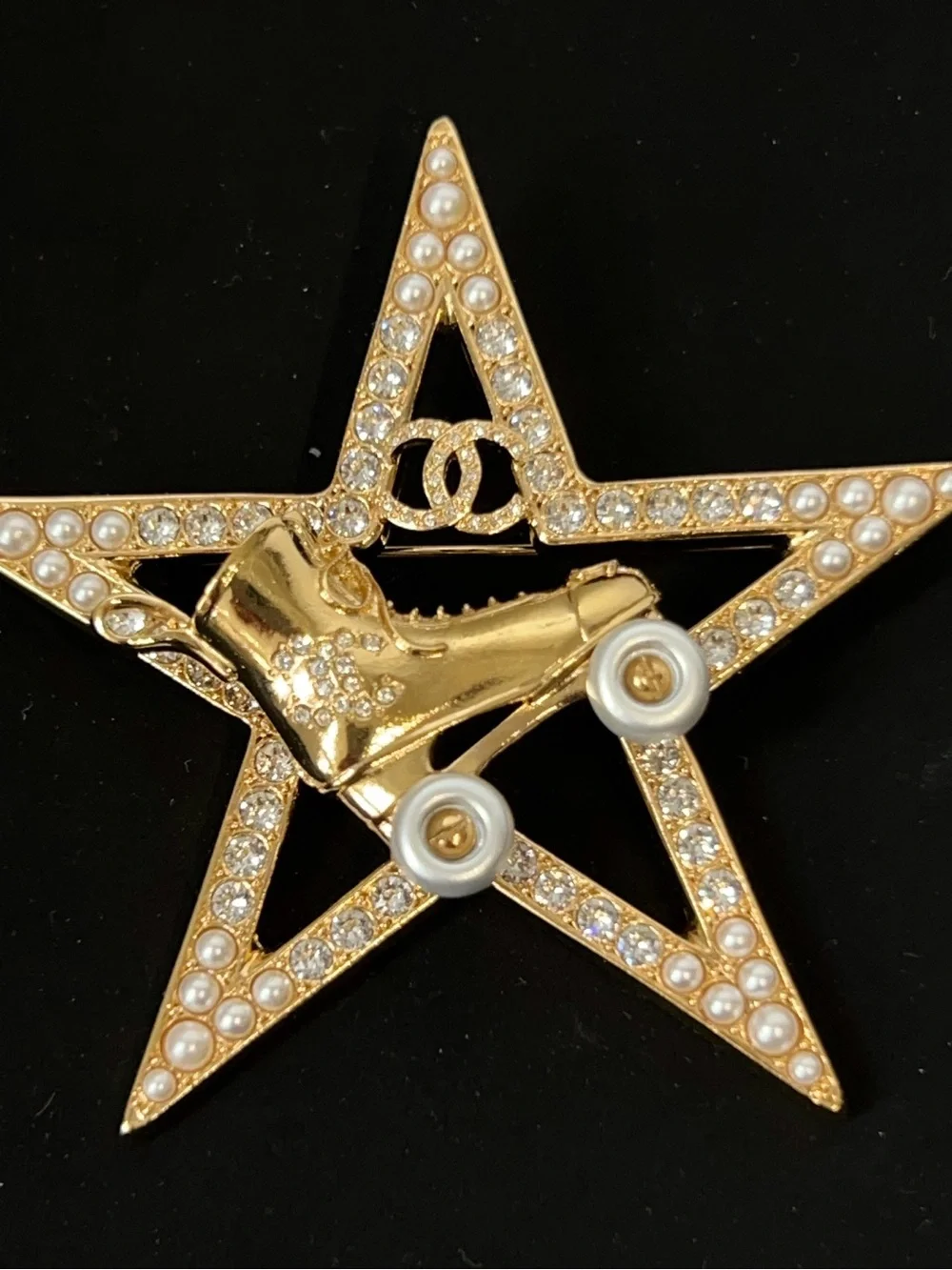 CGold Star Roller Skate Brooch with Pearls and Crystals - Chanel